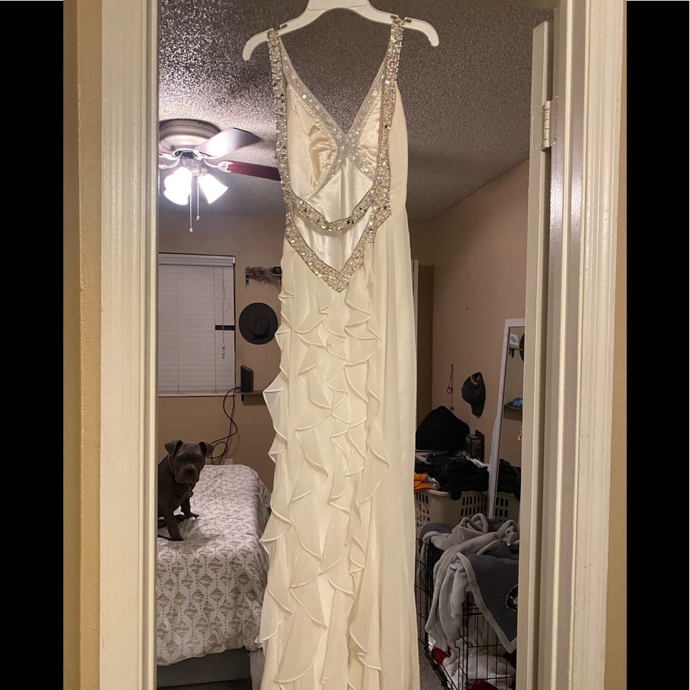 White gown/dress